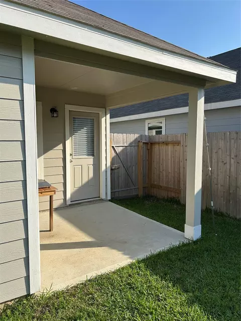 Exterior - 2255 Middle Ridge Dr, Conroe, TX 77301 photo 2 of 2