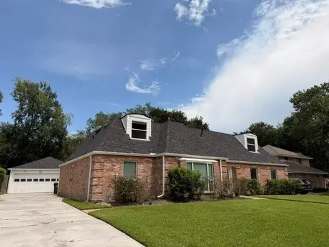 919 Longview Dr, Sugar Land, TX 77478