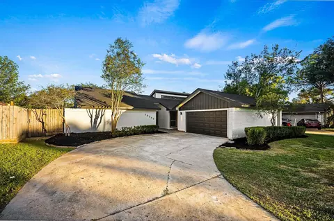 15747 Boulder Oaks Dr, Houston, TX 77084