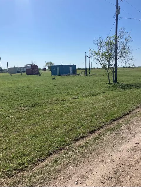 591 E Red Snapper Dr, Palacios, TX 77465 photo 2
