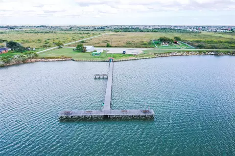 591 E Red Snapper Dr, Palacios, TX 77465 photo 5