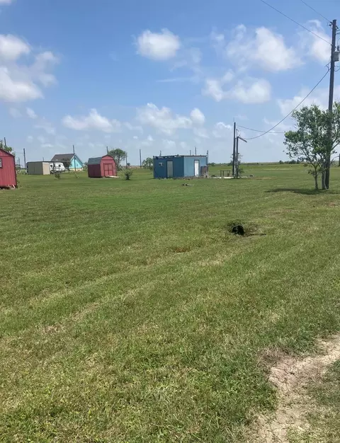 591 E Red Snapper Dr, Palacios, TX 77465