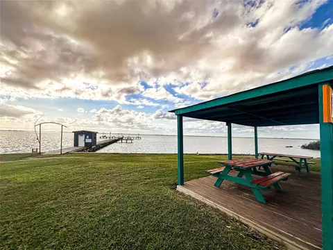 591 E Red Snapper Dr, Palacios, TX 77465 photo 9