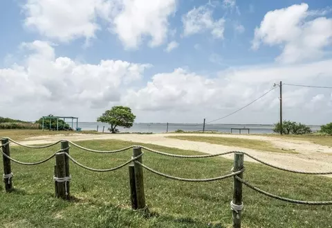 591 E Red Snapper Dr, Palacios, TX 77465 photo 8