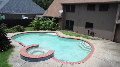 5101 Arrowhead Dr, Baytown, TX 77521