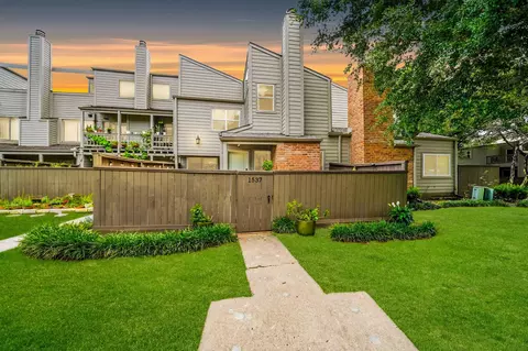 1537 Prairie Grove Dr, Houston, TX 77077