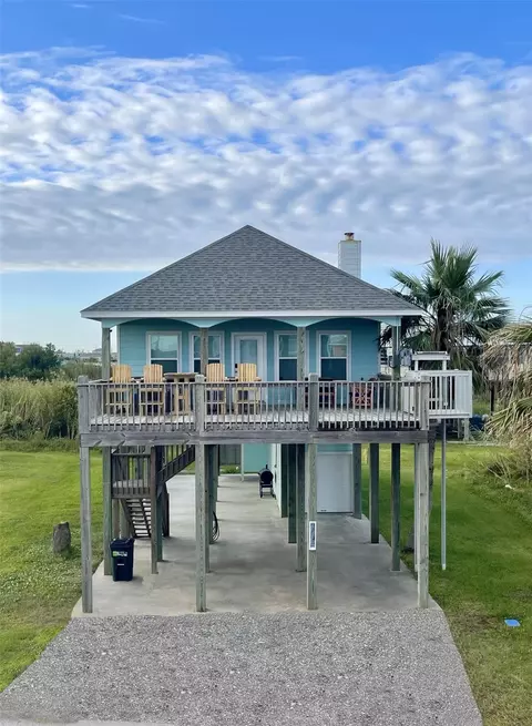 1745 Catfish Ln, Crystal Beach, TX 77650