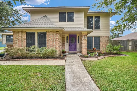 131 Frostwood Dr, Lake Jackson, TX 77566