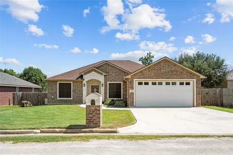 600 Olde Oaks Cir, Madisonville, TX 77864