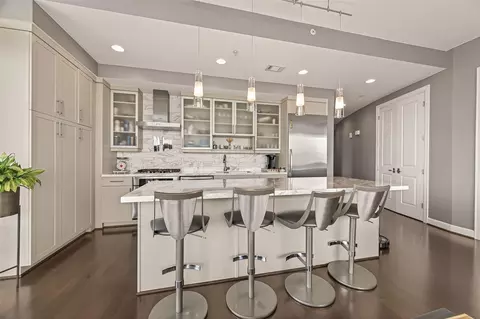 2207 Bancroft St #908, Houston, TX 77027