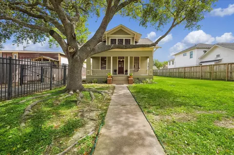 1846 Arlington St, Houston, TX 77008