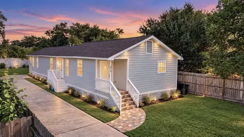 874 Green Meadow Ln, Houston, TX 77091