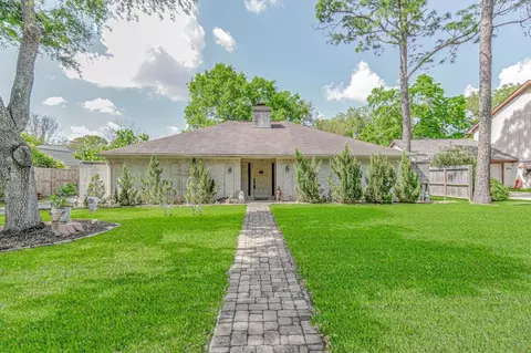 604 Fairway Dr, Richmond, TX 77469