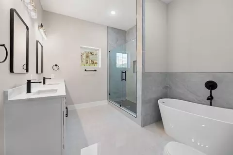 Bath - 2618 Liguria Ln Cir, Spring, TX 77388 photo 3 of 5