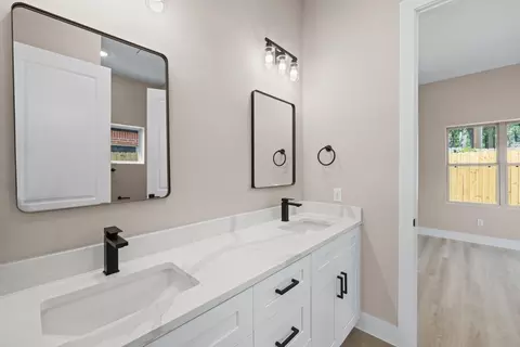 Bath - 2618 Liguria Ln Cir, Spring, TX 77388 photo 2 of 5