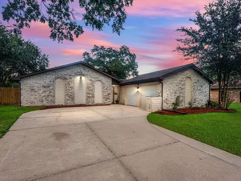 15714 Rill Ln, Houston, TX 77062