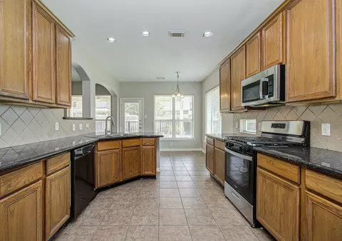 Kitchen - 6715 Starcroft Ct, Spring, TX 77379 photo 8 of 10