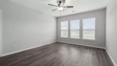 Living - 6715 Starcroft Ct, Spring, TX 77379 photo 3 of 9