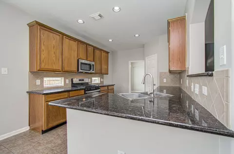 Kitchen - 6715 Starcroft Ct, Spring, TX 77379 photo 7 of 10