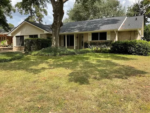 2014 Willowbend St, Conroe, TX 77301 photo 1