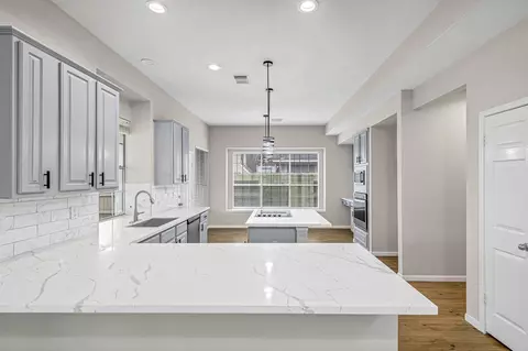 8827 Lawncliff Ln, Houston, TX 77040