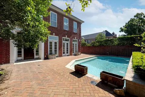 6100 Burgoyne Rd, Houston, TX 77057