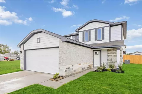 819 Clear Valley Ln, Dayton, TX 77535