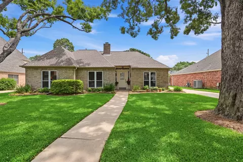 15810 Echo Lodge Dr, Houston, TX 77095