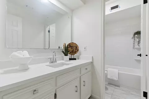 Bath - 5 Devonshire Dr, Conroe, TX 77304 photo 3 of 4