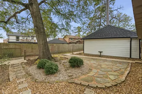 Exterior - 5 Devonshire Dr, Conroe, TX 77304 photo 6 of 9