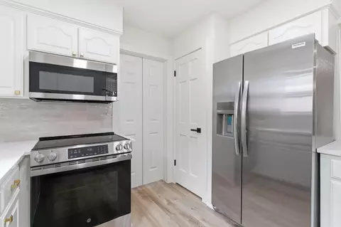 Kitchen - 5 Devonshire Dr, Conroe, TX 77304 photo 4 of 4