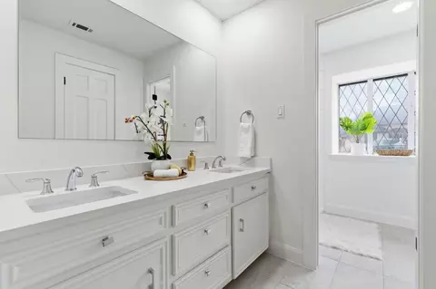 Bath - 5 Devonshire Dr, Conroe, TX 77304 photo 1 of 4