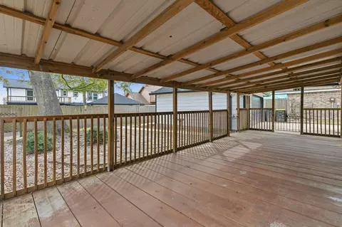Exterior - 5 Devonshire Dr, Conroe, TX 77304 photo 3 of 9