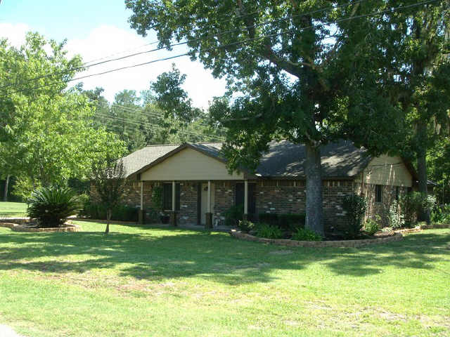 335 Maple Ln, Conroe, TX 77304 photo 1