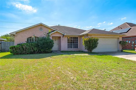 2701 Quail Run Dr, Alvin, TX 77511