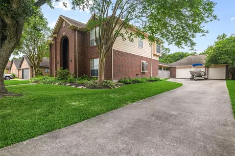 1735 Les Talley Dr, El Lago, TX 77586