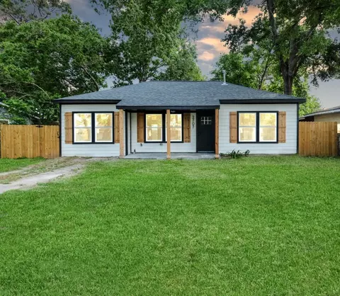 2707 Mcnay Dr, Pasadena, TX 77506