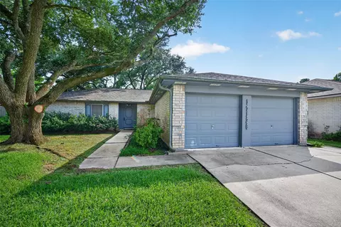17126 Hewing Dr, Friendswood, TX 77546