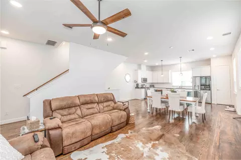 1038 Timbergrove Yards Ln, Houston, TX 77008