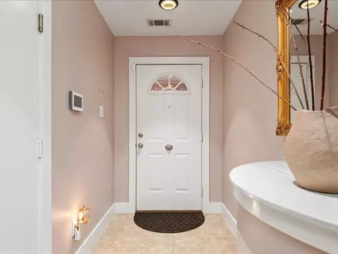 Entry Way - 5941 S Loop Loop E #504, Houston, TX 77033 photo 2 of 3
