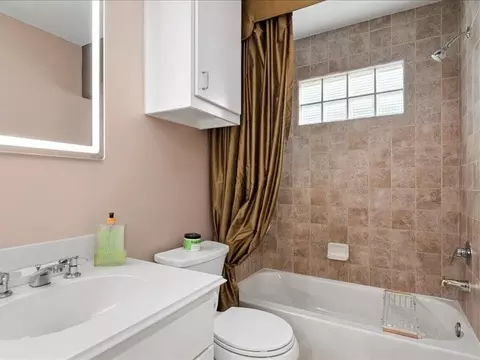 Bath - 5941 S Loop Loop E #504, Houston, TX 77033 photo 3 of 3