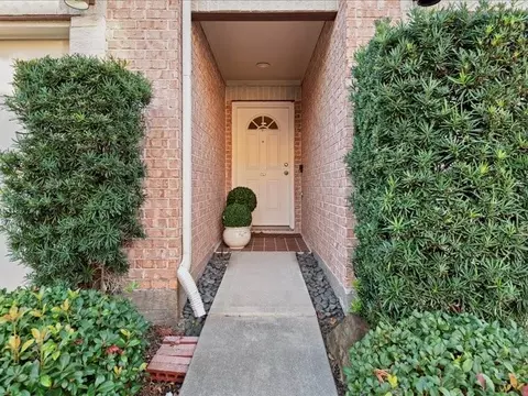 Exterior - 5941 S Loop Loop E #504, Houston, TX 77033 photo 4 of 6