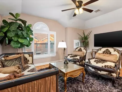 Living - 5941 S Loop Loop E #504, Houston, TX 77033 photo 2 of 5