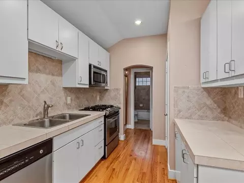 Kitchen - 5941 S Loop Loop E #504, Houston, TX 77033 photo 3 of 5