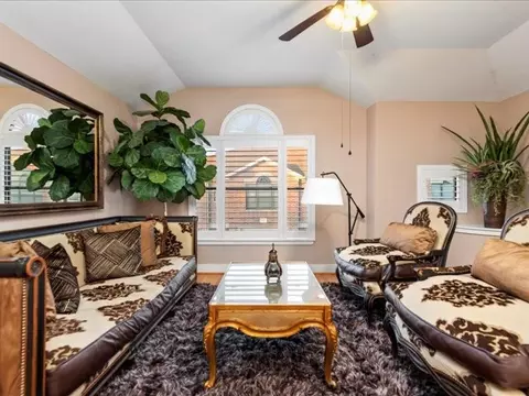 Living - 5941 S Loop Loop E #504, Houston, TX 77033 photo 3 of 5