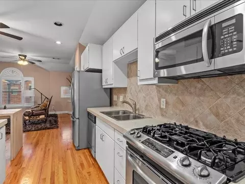 Kitchen - 5941 S Loop Loop E #504, Houston, TX 77033 photo 4 of 5