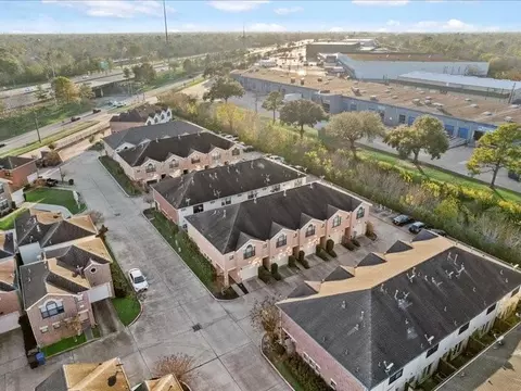 View/Area - 5941 S Loop Loop E #504, Houston, TX 77033 photo 4 of 5