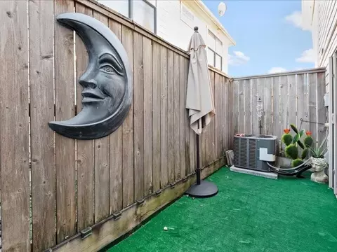 Exterior - 5941 S Loop Loop E #504, Houston, TX 77033 photo 6 of 6