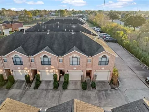 View/Area - 5941 S Loop Loop E #504, Houston, TX 77033 photo 2 of 5