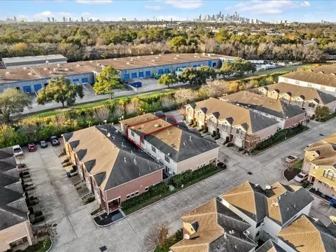 View/Area - 5941 S Loop Loop E #504, Houston, TX 77033 photo 5 of 5